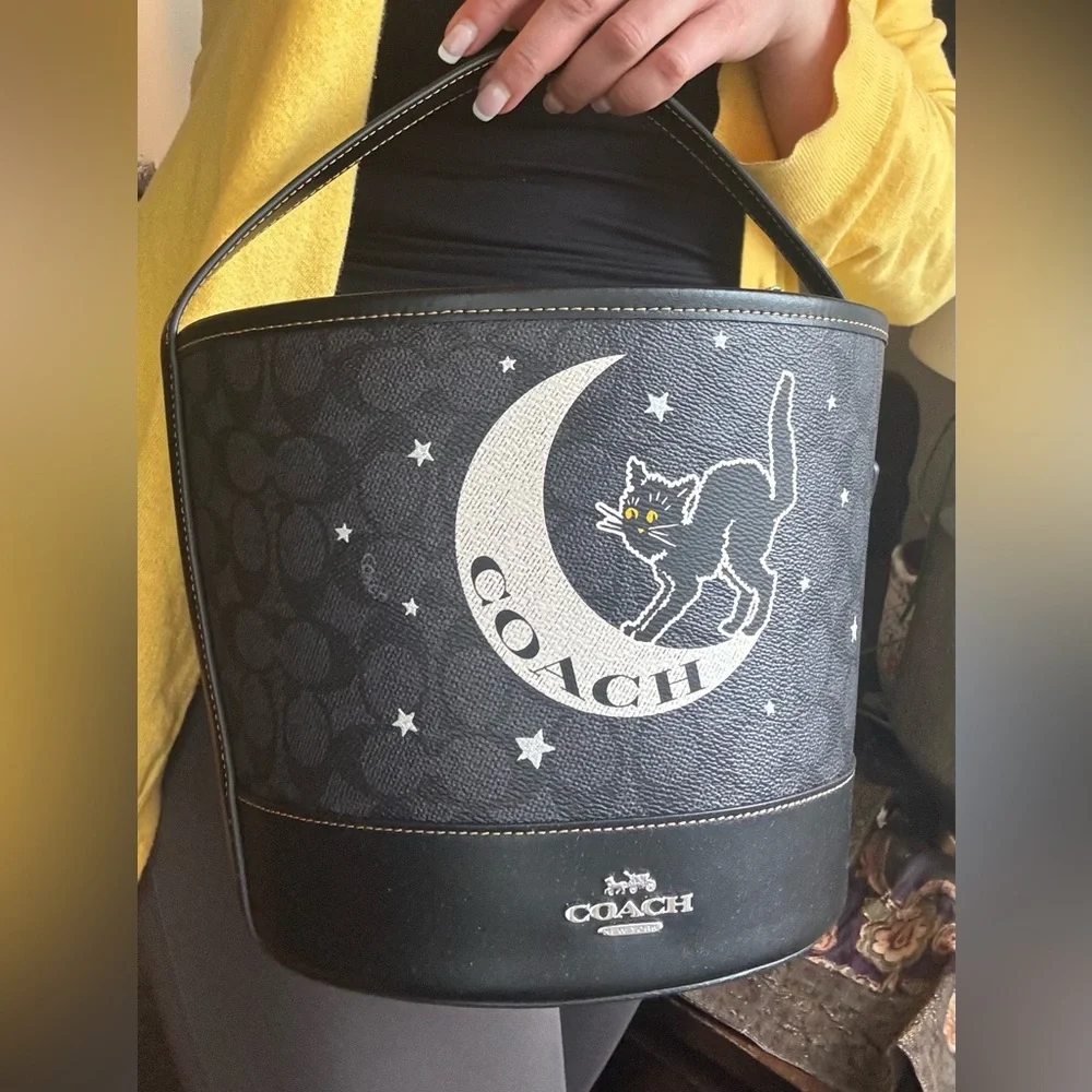 Authentic Coach Signature/Smooth leather w Celestial Cat Design bucket shoulder - Picture 1 of 15